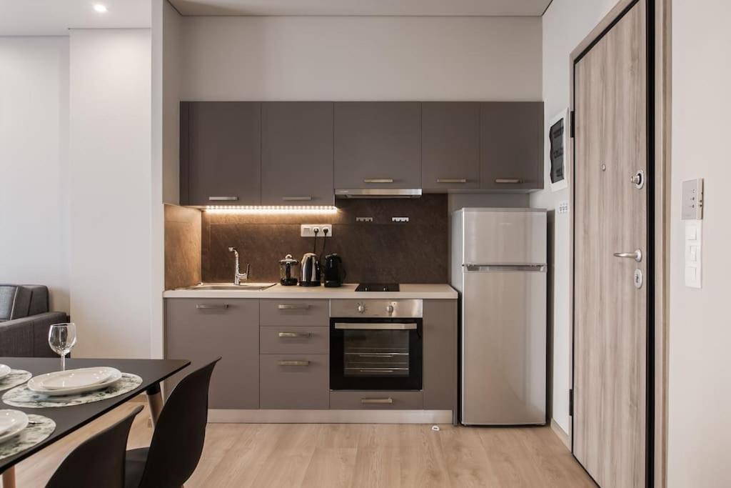 Piraeus Deluxe 2Bdr Apt - Near Metro And Port Zewnętrze zdjęcie