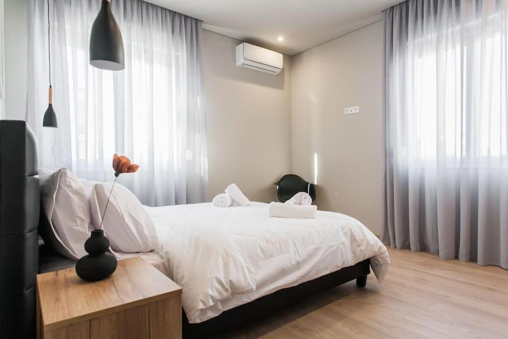 Piraeus Deluxe 2Bdr Apt - Near Metro And Port Zewnętrze zdjęcie