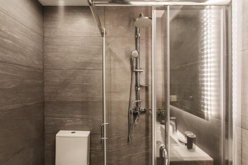 Piraeus Deluxe 2Bdr Apt - Near Metro And Port Zewnętrze zdjęcie
